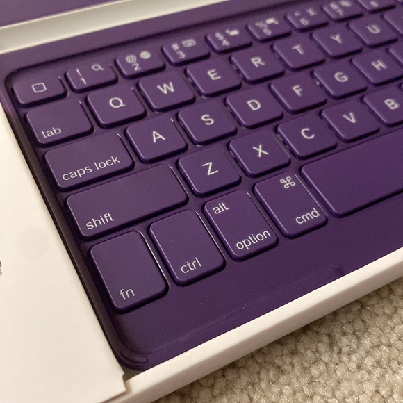 Logitech Ultrathin keyboard cover purple NEW - Picture 4 of 6